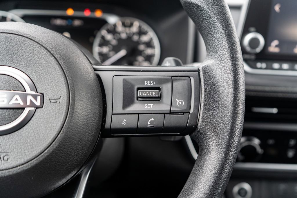 Used 2023 Nissan Rogue S image 23