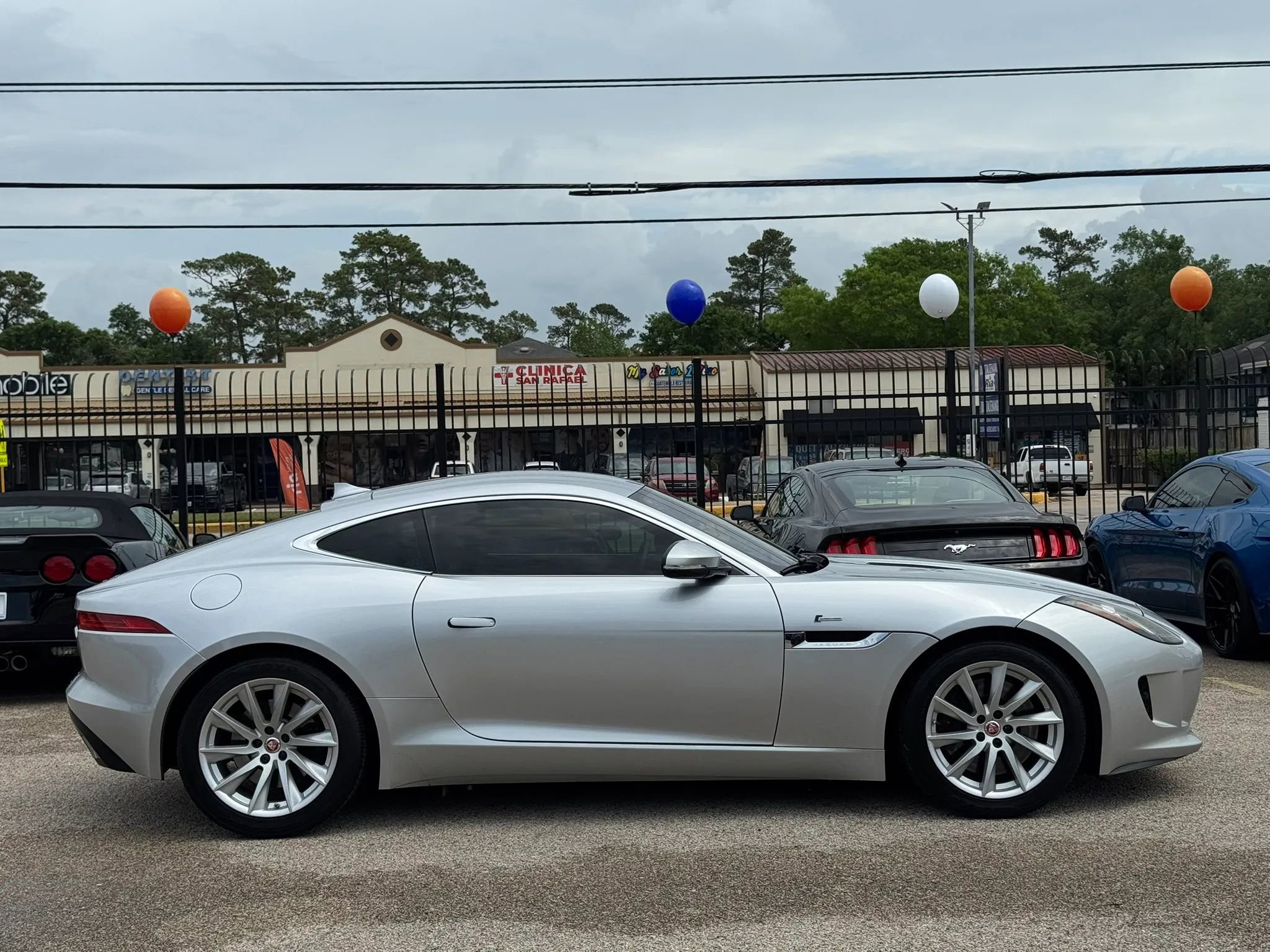 Used 2017 Jaguar F-TYPE Coupe RWD image 11