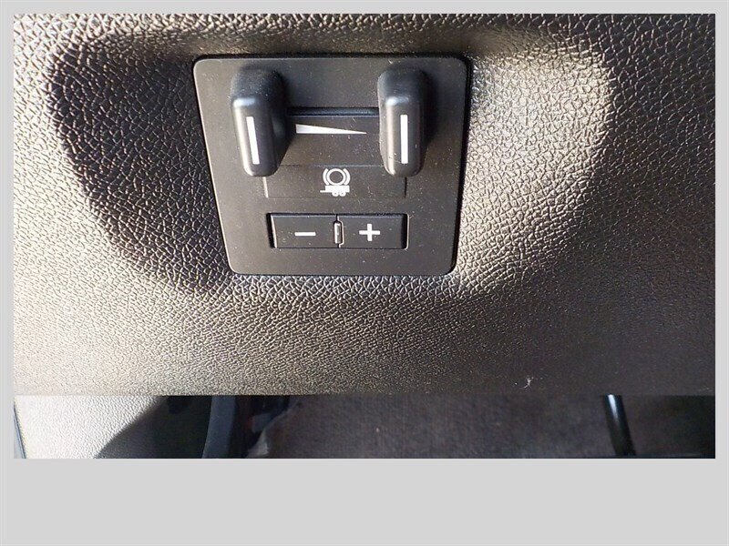Used 2011 Chevrolet Silverado 2500 LT AWD/4WD image 27