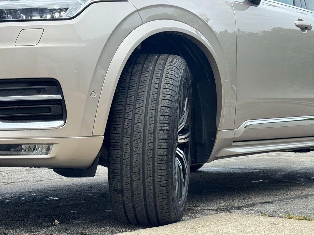 Used 2023 Volvo XC90 B5 Plus image 12