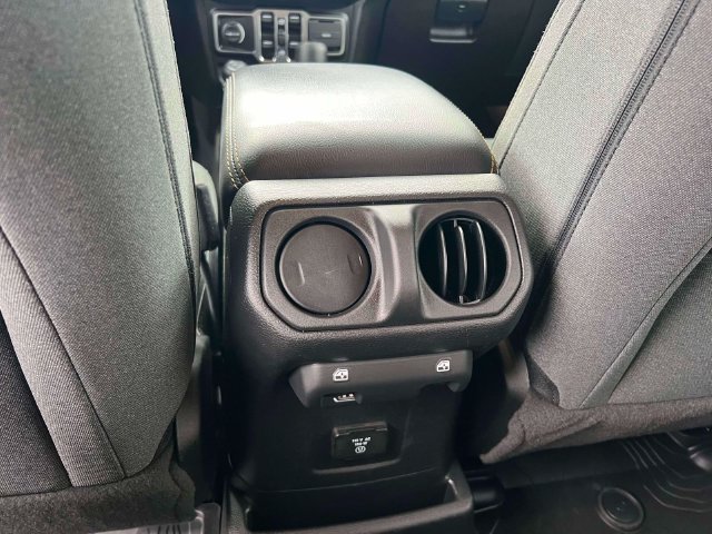 Used 2024 Jeep Wrangler Unlimited Sahara AWD/4WD image 25