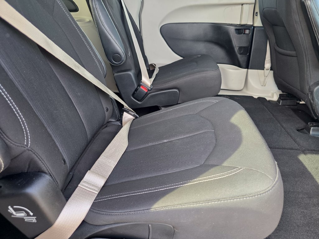 Used 2023 Chrysler Voyager LX FWD image 17
