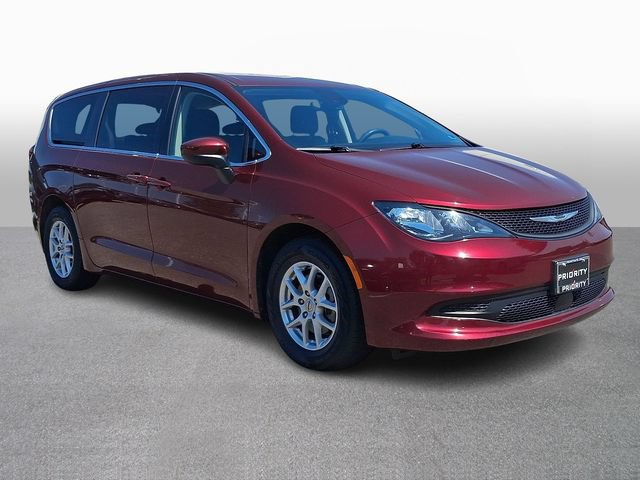 Used 2023 Chrysler Voyager LX FWD image 3