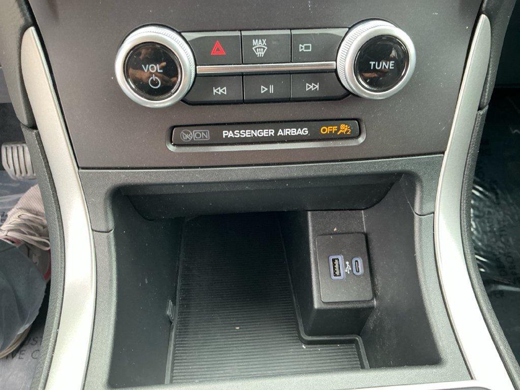 Used 2021 Ford Edge SE FWD image 19