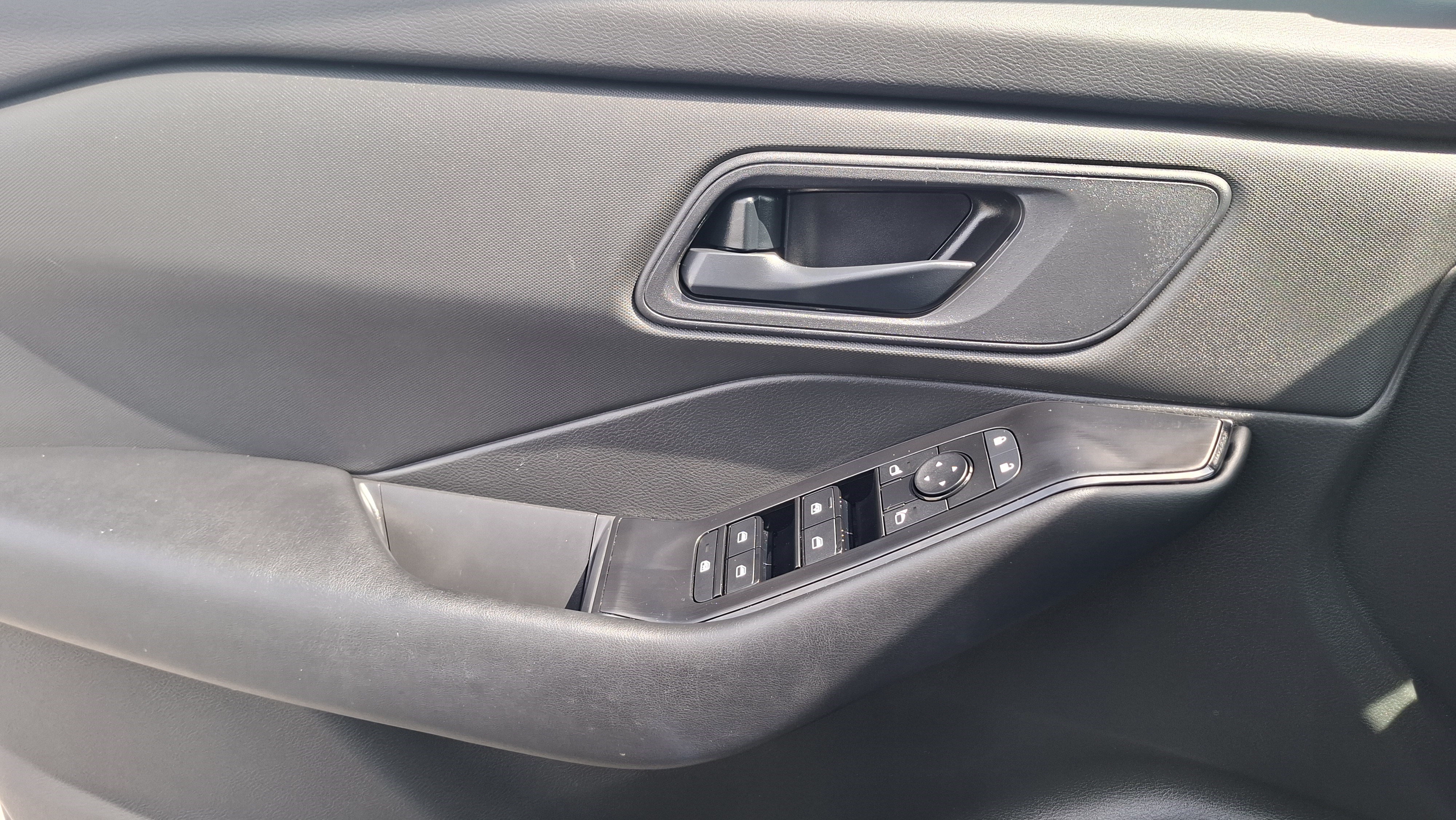 Certified 2025 Nissan Rogue S FWD image 17