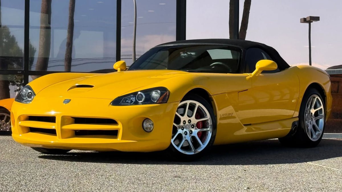 Used 2005 Dodge Viper SRT-10 RWD image 3
