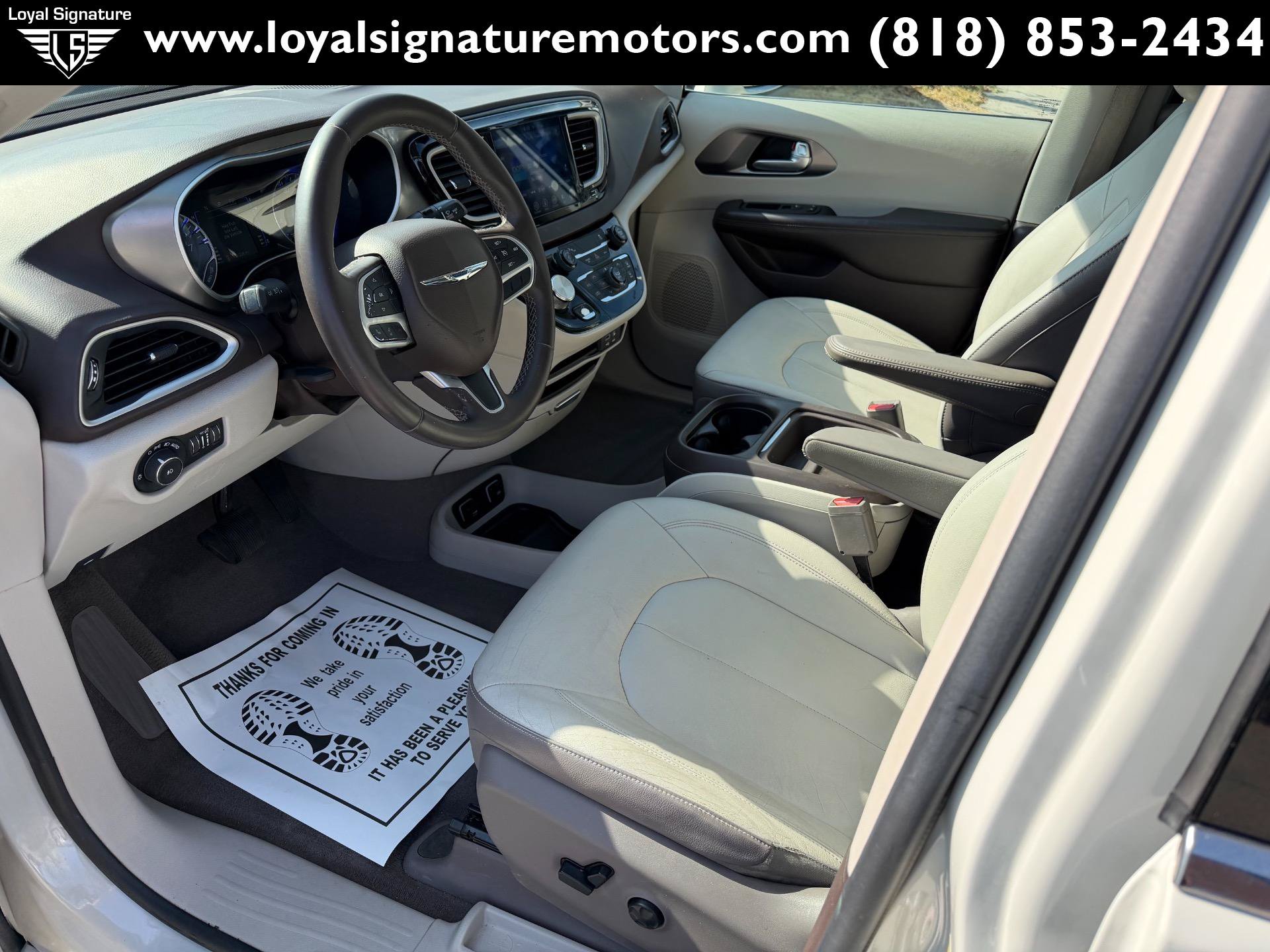 Used 2017 Chrysler Pacifica Touring-L w/ Tire & Wheel Group FWD image 18
