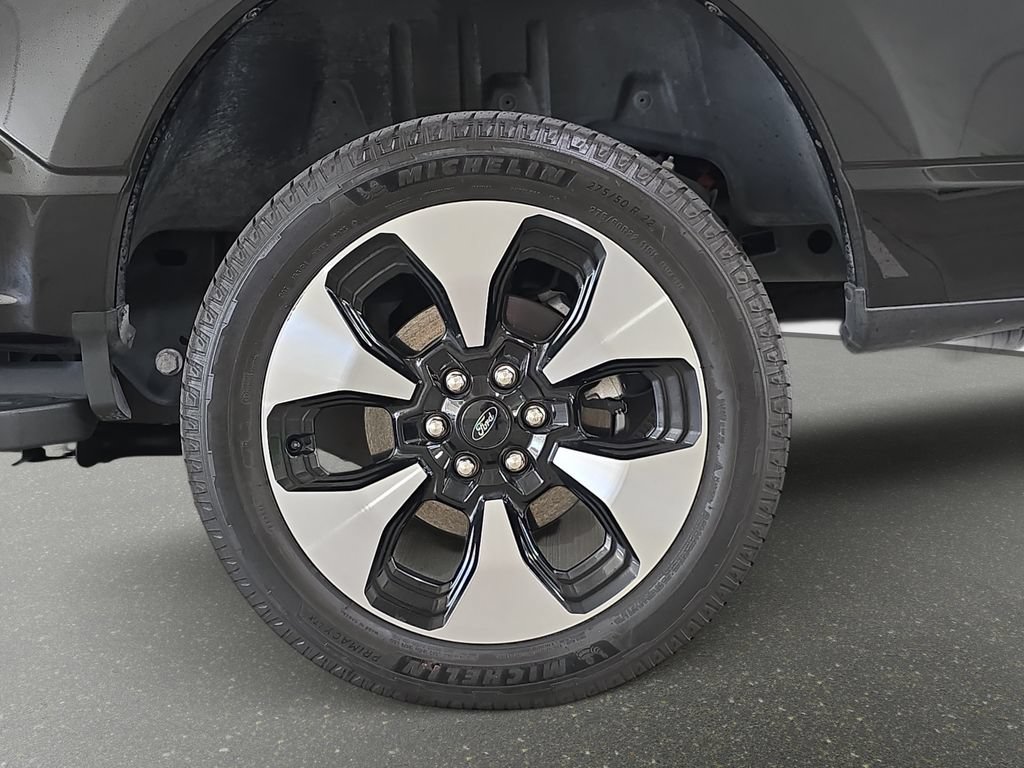 Used 2025 Ford F150 Lightning Platinum AWD/4WD image 32