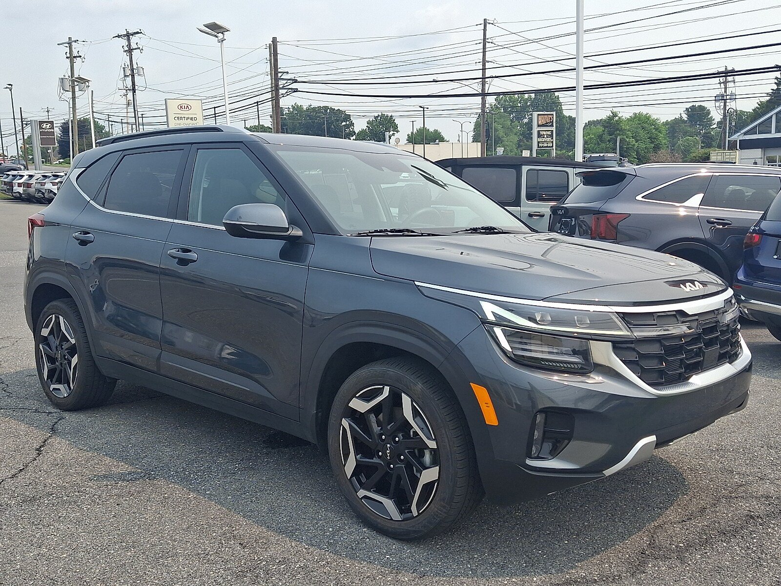 Used 2024 Kia Seltos SX w/ SX Sunroof Package AWD/4WD image 3