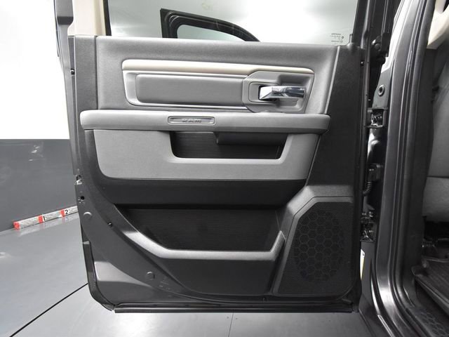 Used 2017 RAM 1500 Classic SLT image 28