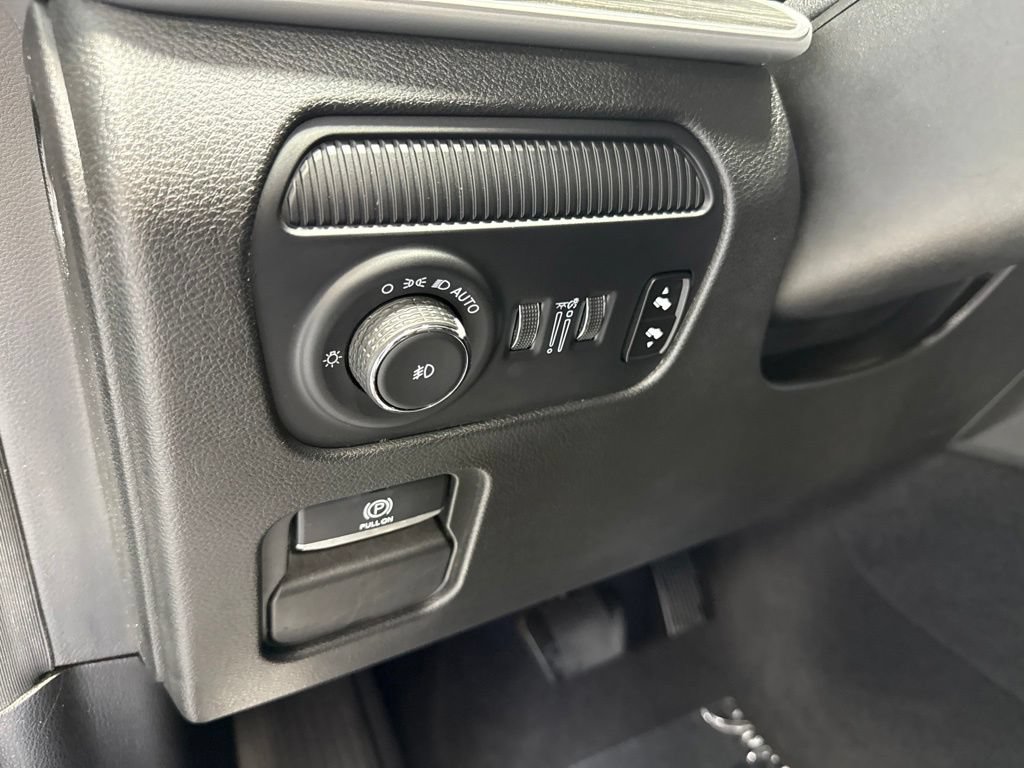 Used 2024 Jeep Wagoneer L Series II w/ Flexible Seating Group AWD/4WD image 19
