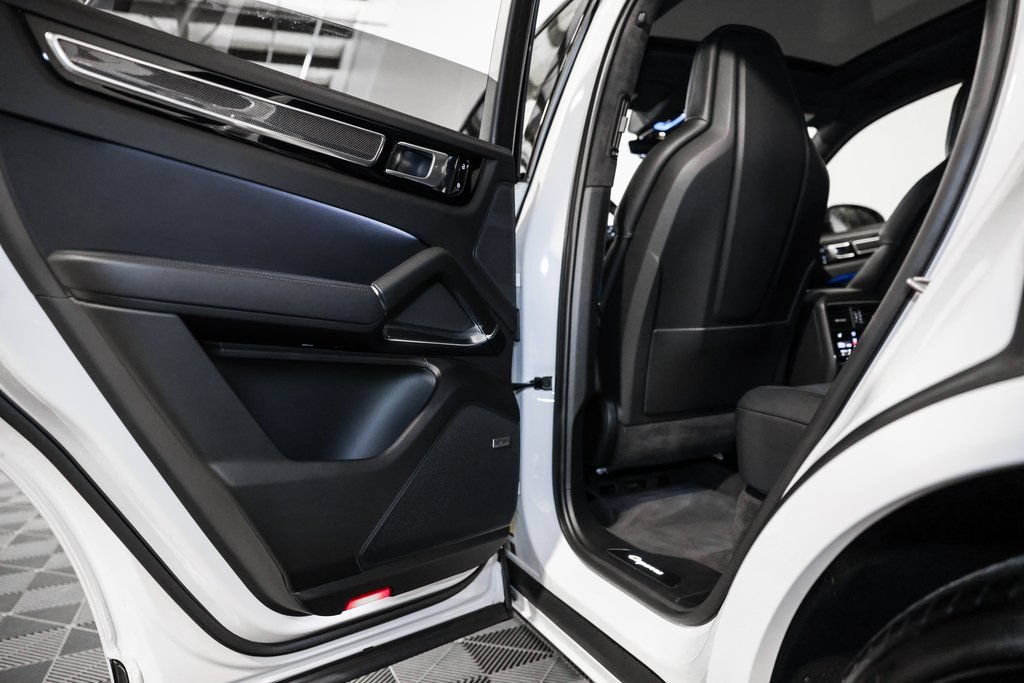 Used 2019 Porsche Cayenne Turbo AWD/4WD image 30