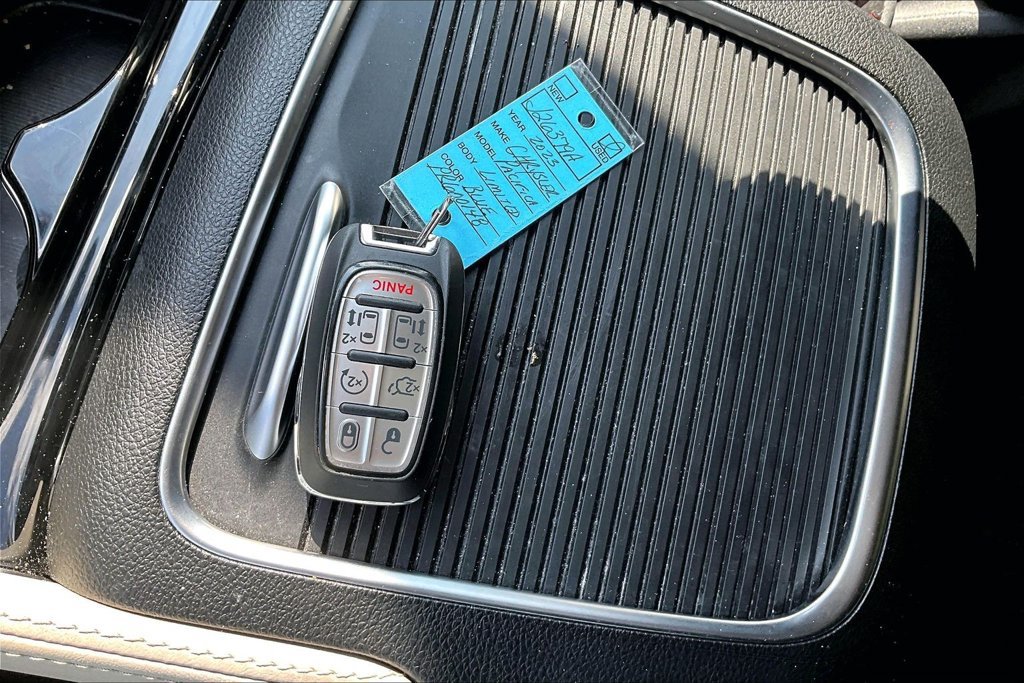 Used 2023 Chrysler Pacifica Limited w/ Uconnect Theater Family Group AWD/4WD image 33