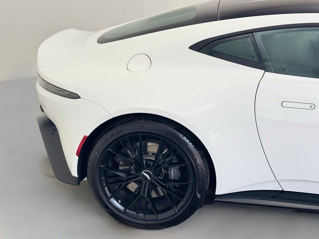 Used 2021 Aston Martin V8 Vantage Coupe image 12