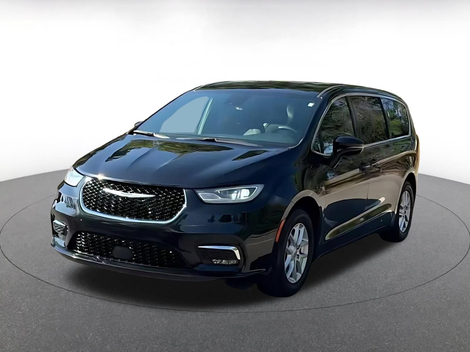 Used 2025 Chrysler Pacifica Select FWD image 6
