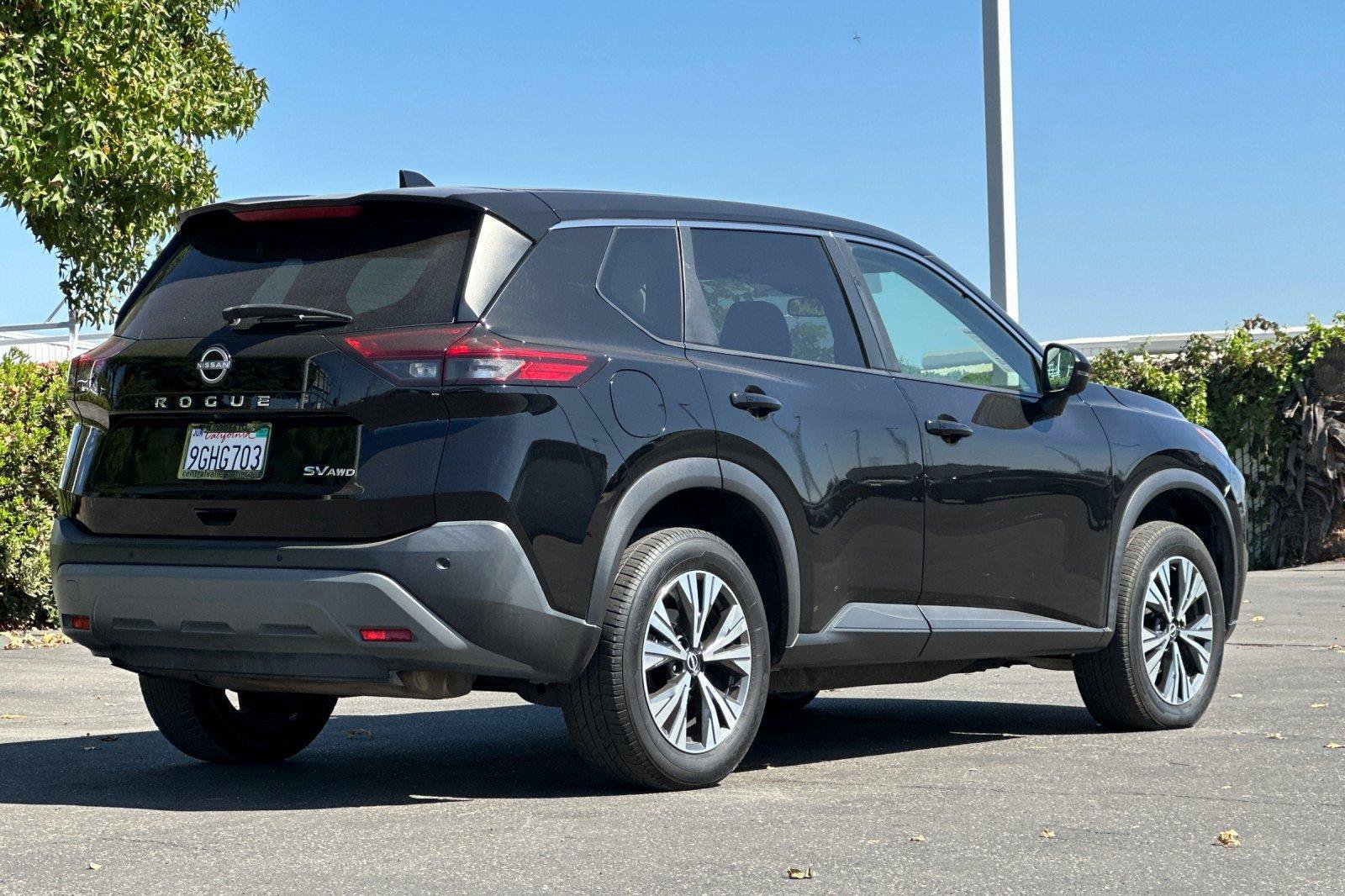 Certified 2022 Nissan Rogue SV AWD/4WD image 3