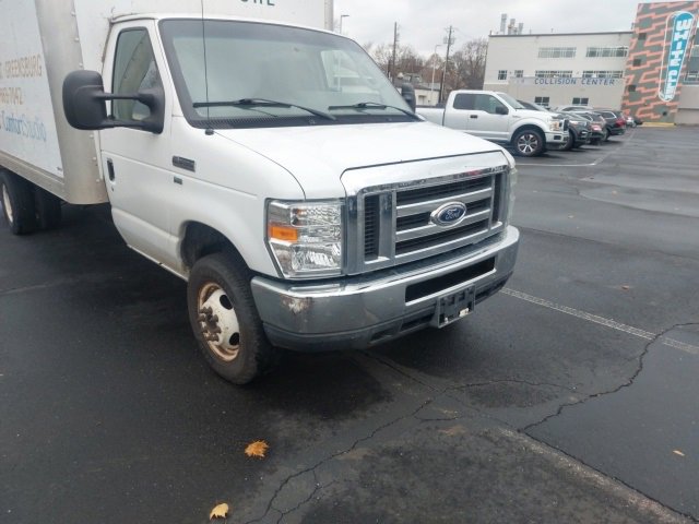 Used 2015 Ford E-350 and Econoline 350 Super Duty image 2