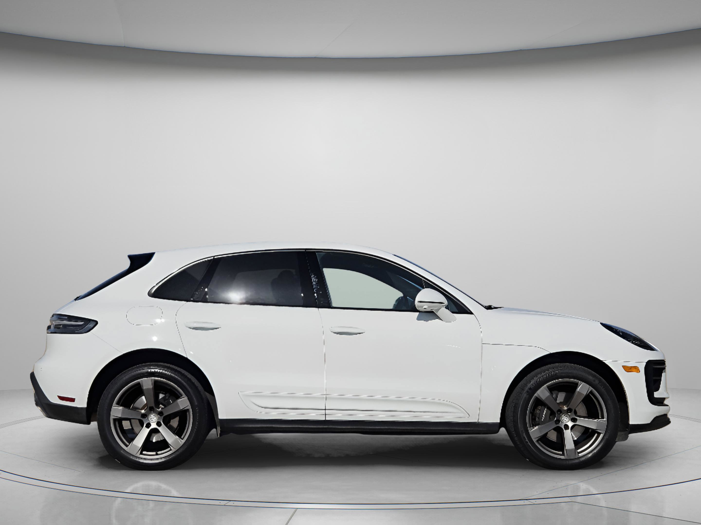 Certified 2023 Porsche Macan Turbo image 7