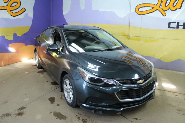 Used 2018 Chevrolet Cruze LT w/ LT Convenience Package FWD image 2