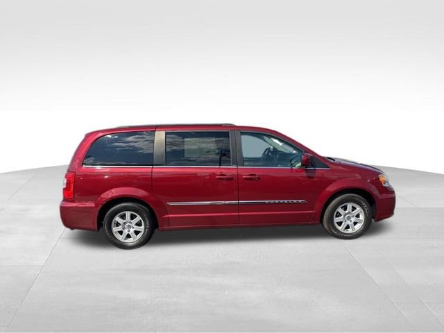 Used 2011 Chrysler Town & Country Touring image 4