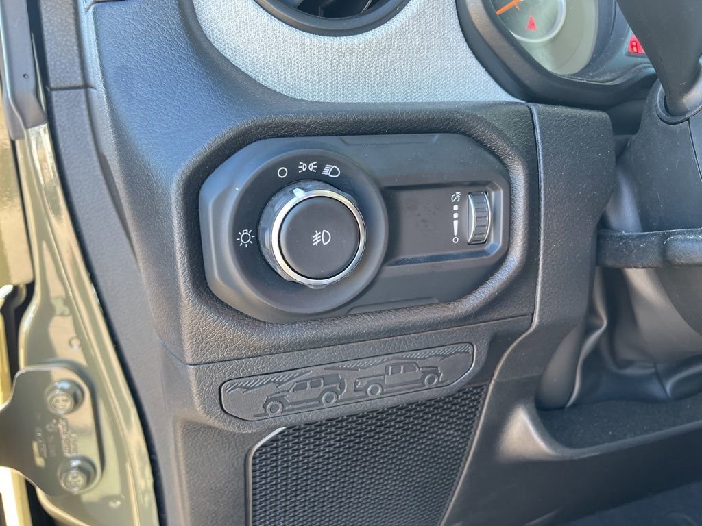 Used 2025 Jeep Wrangler Sport image 24