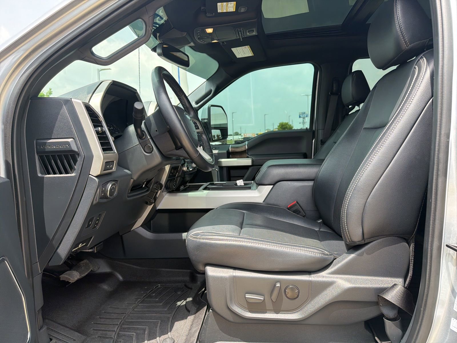 Used 2022 Ford F250 Lariat w/ Lariat Ultimate Package AWD/4WD image 14