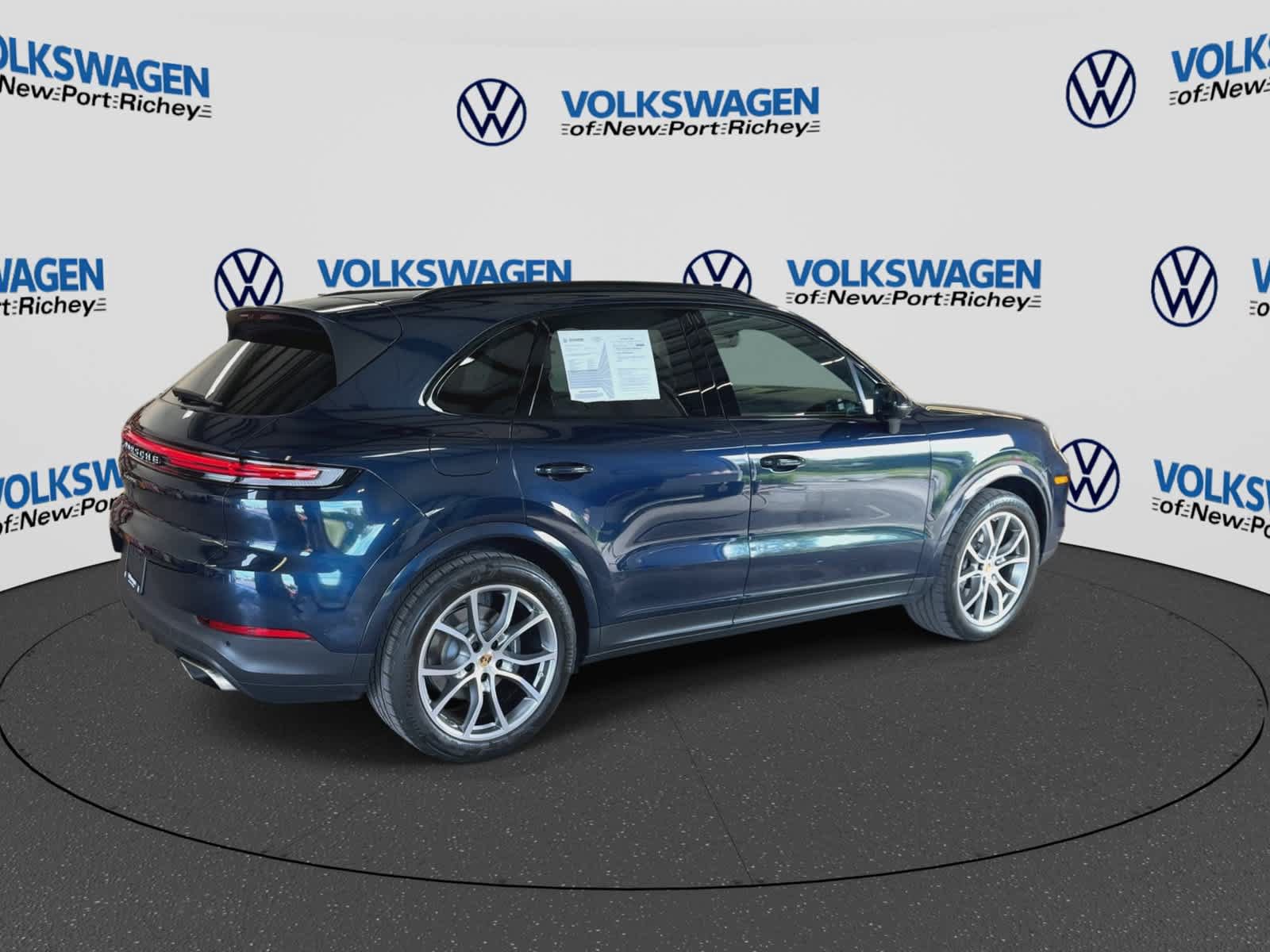 Used 2024 Porsche Cayenne AWD/4WD image 8