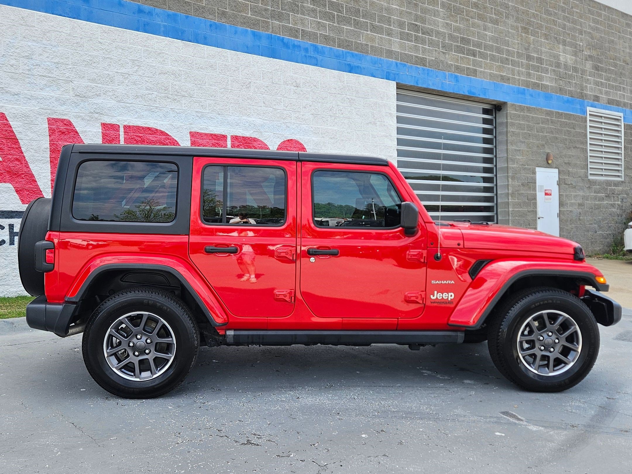 Used 2020 Jeep Wrangler Unlimited Sahara AWD/4WD image 8