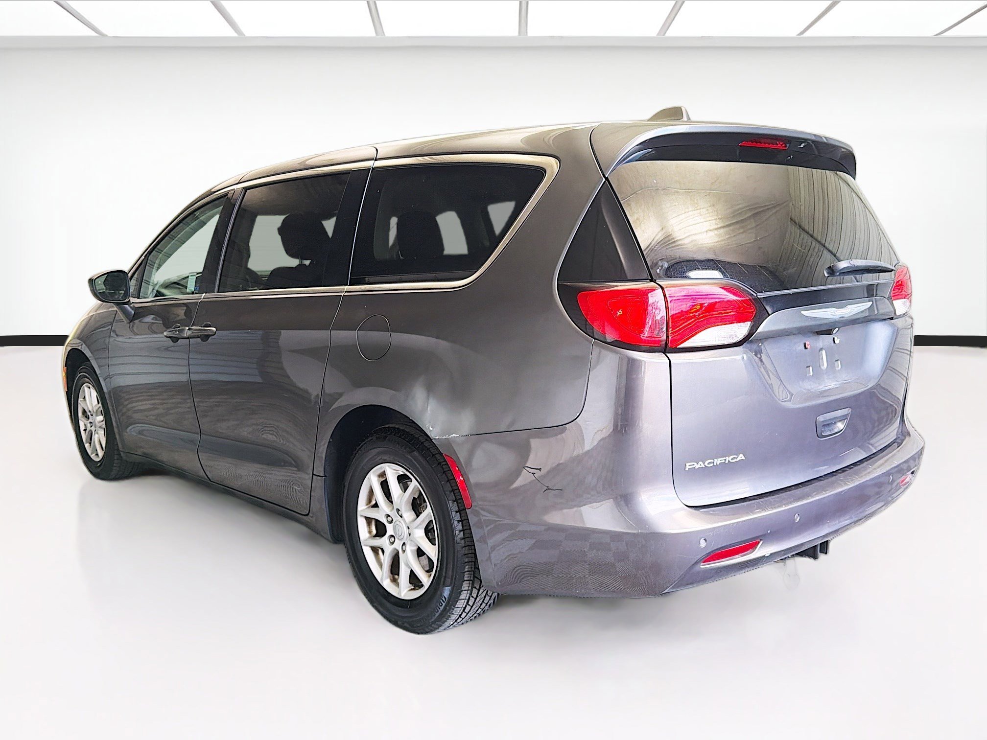 Used 2017 Chrysler Pacifica Touring image 6