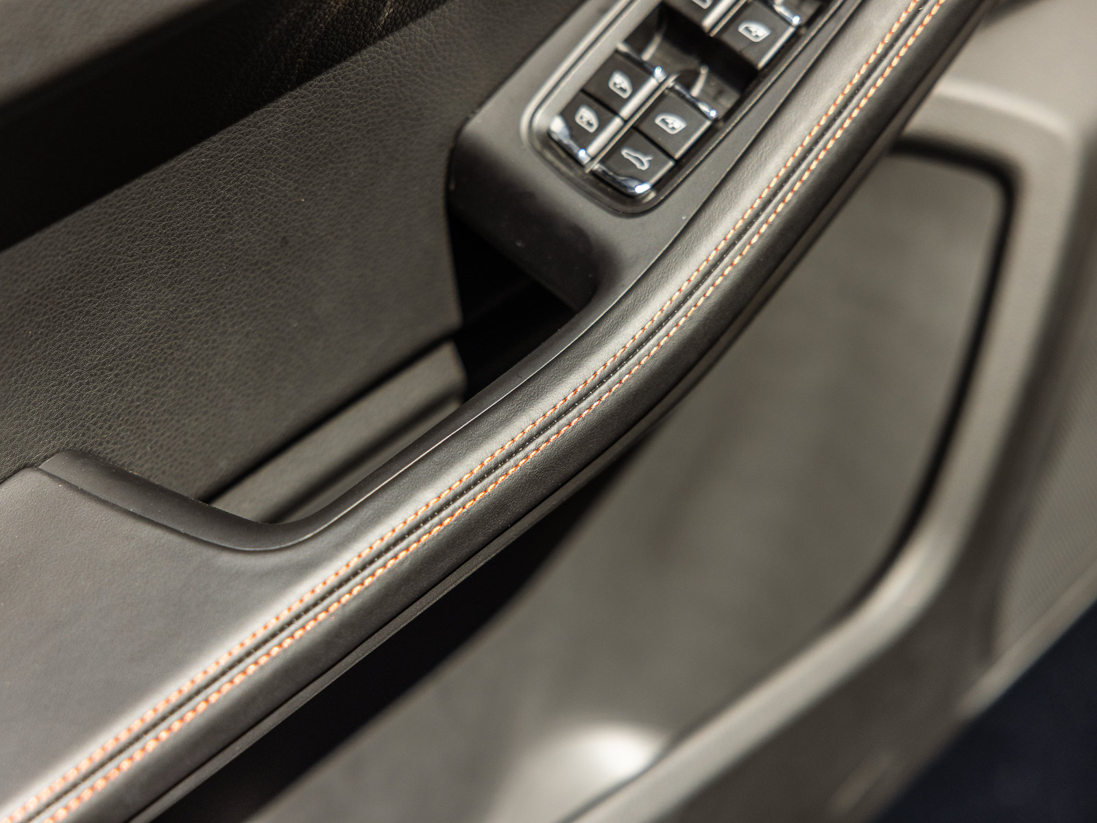 Certified 2026 Porsche Macan AWD/4WD image 17