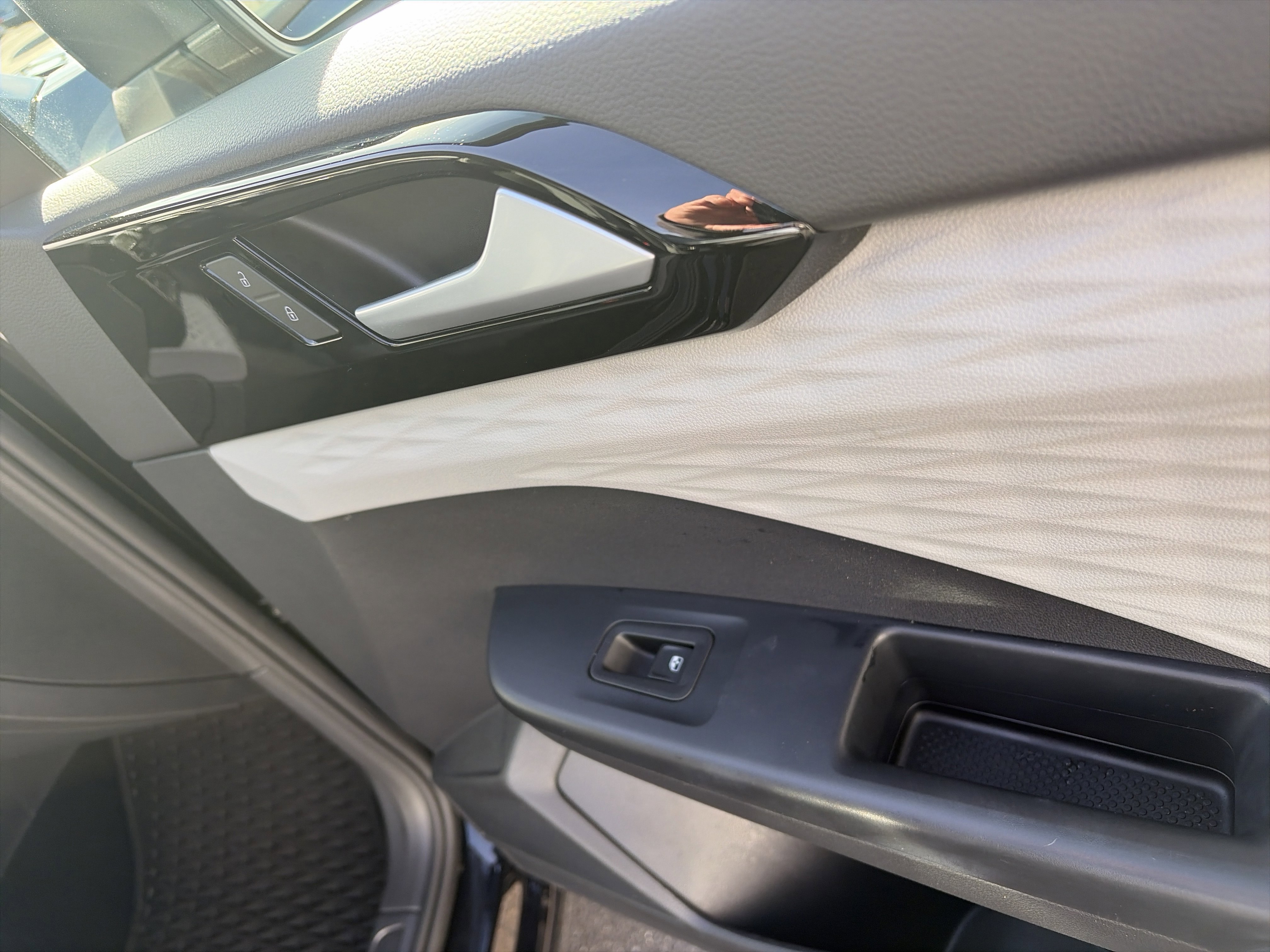 Certified 2022 Volkswagen Taos S image 21