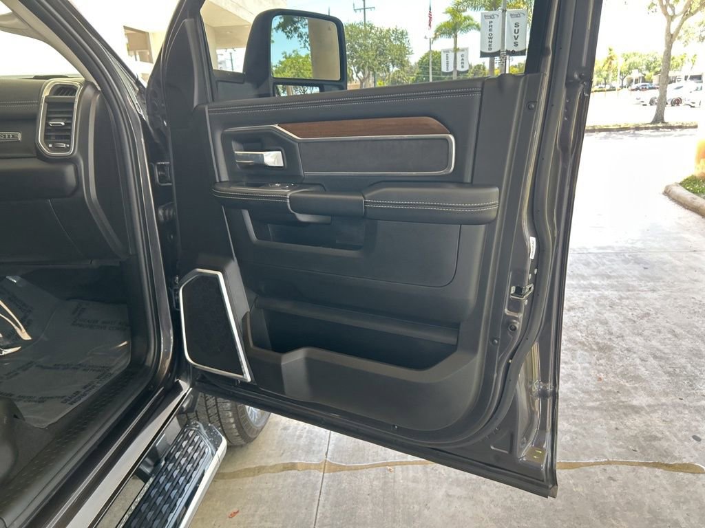 Used 2024 RAM 2500 Laramie w/ Towing Technology Group AWD/4WD image 32