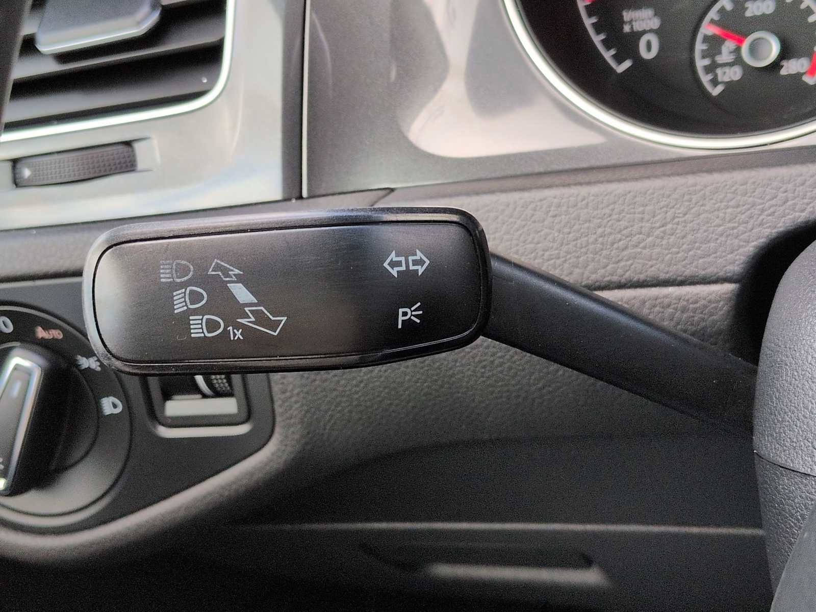 Used 2018 Volkswagen Golf S FWD image 27