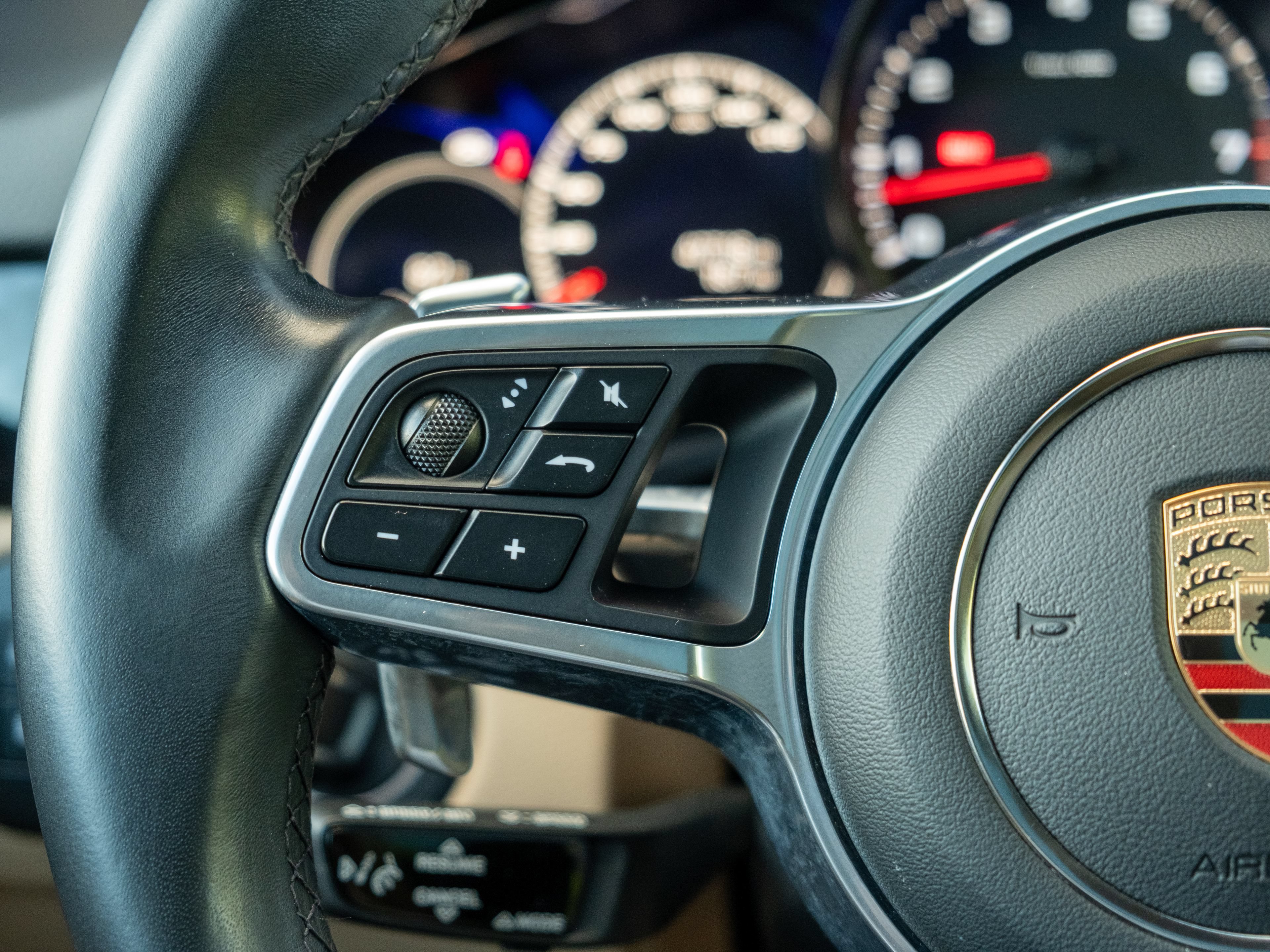 Certified 2023 Porsche Cayenne AWD/4WD image 24