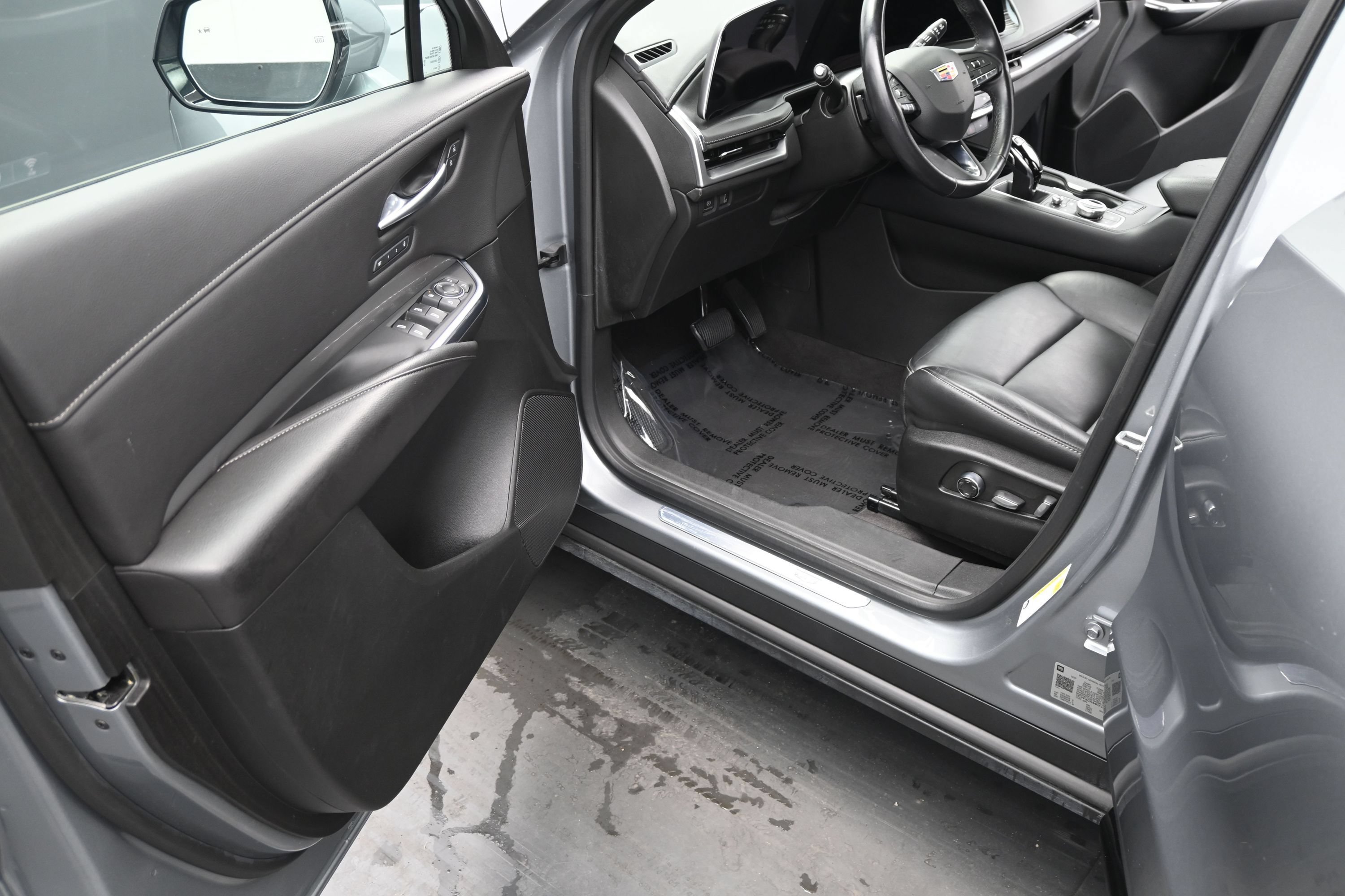 Used 2024 Cadillac XT4 Premium Luxury FWD image 16