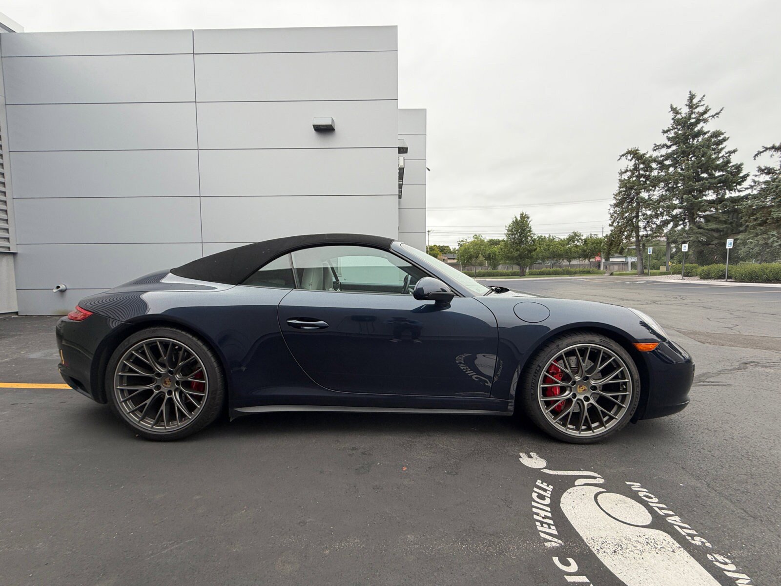 Certified 2019 Porsche 911 Carrera 4S AWD/4WD image 12