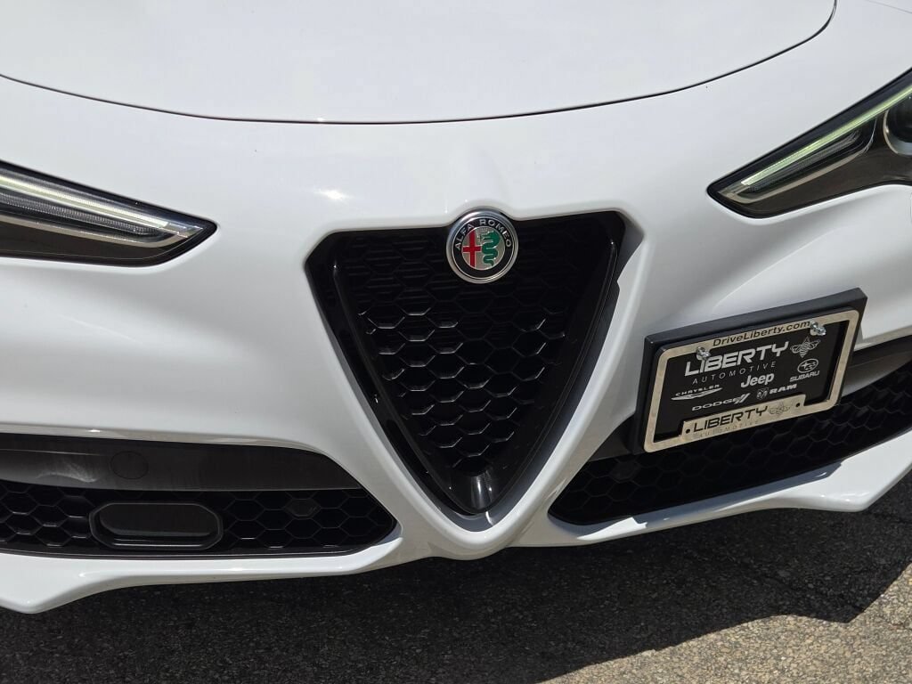 Used 2022 Alfa Romeo Stelvio Veloce AWD/4WD image 5