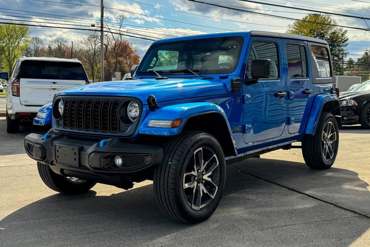 Used 2024 Jeep Wrangler Unlimited w/ Convenience Group AWD/4WD image 7