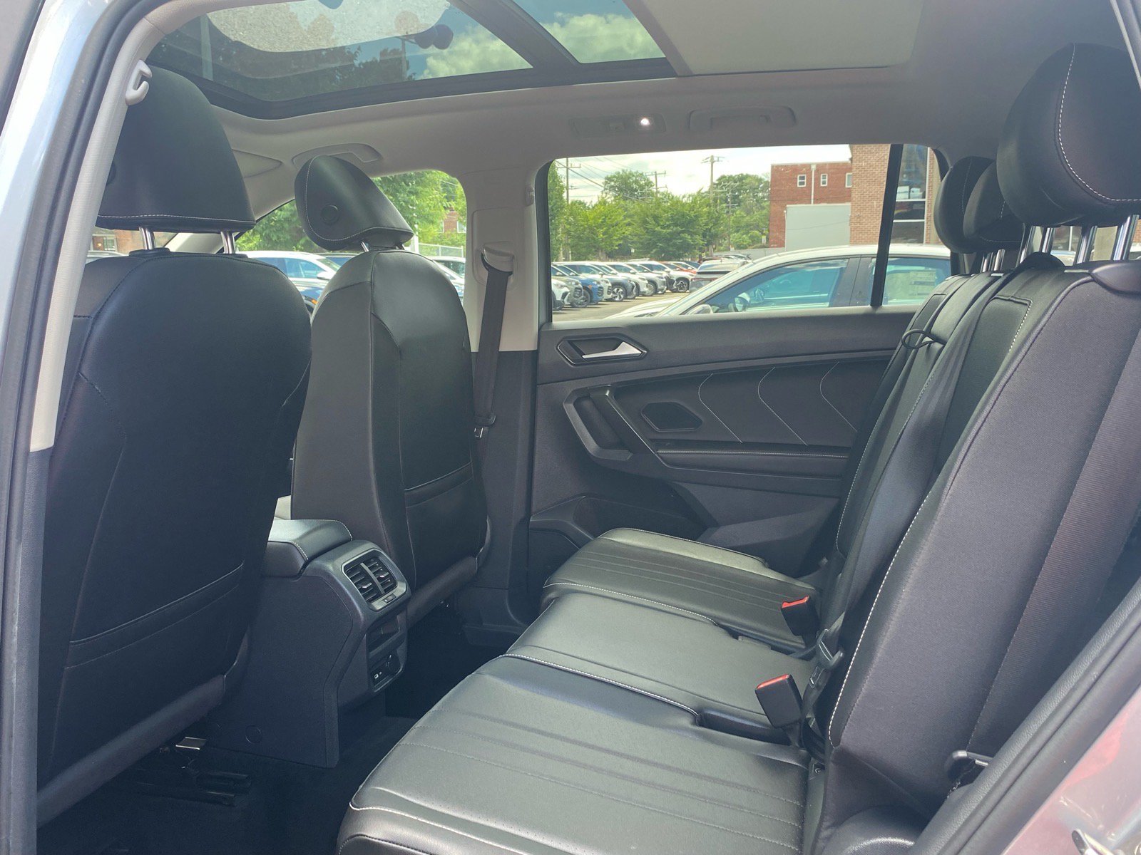 Certified 2023 Volkswagen Tiguan SE w/ Panoramic Sunroof Package FWD image 19
