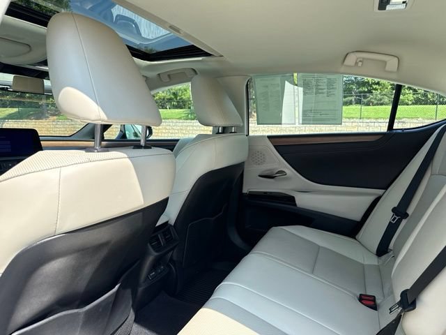 Used 2025 Lexus ES 300h w/ Premium Package FWD image 31