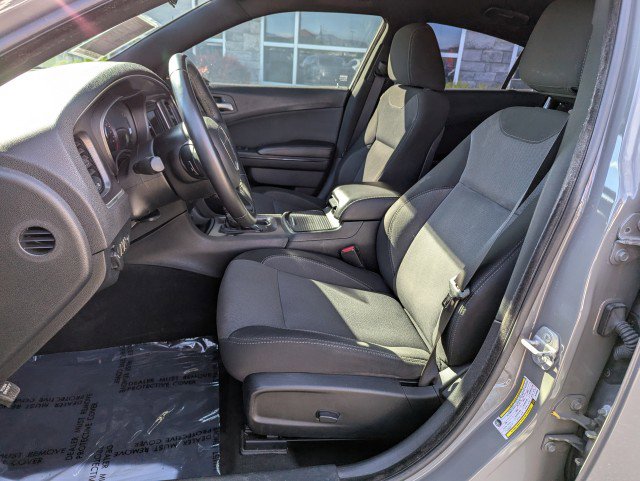 Used 2018 Dodge Charger SXT w/ Blacktop Package image 11