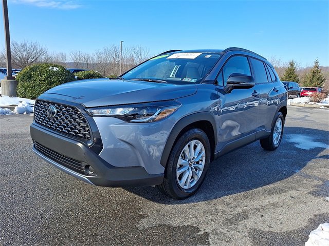 Certified 2025 Toyota Corolla Cross LE image 3