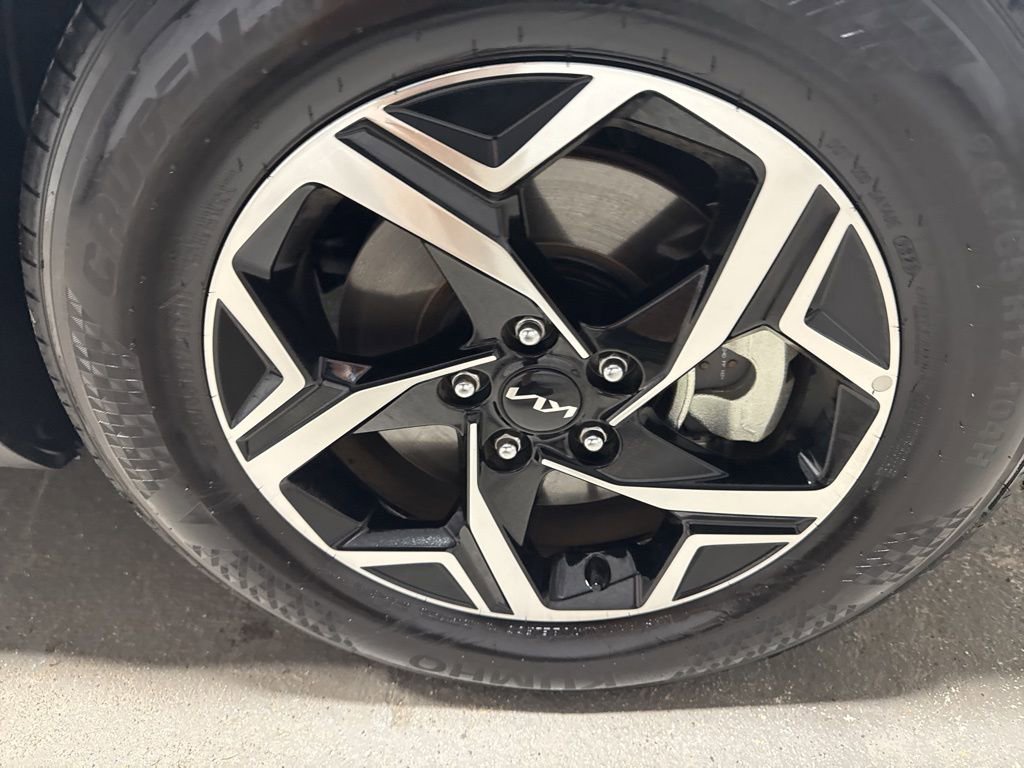 Used 2025 Kia Sportage LX image 41