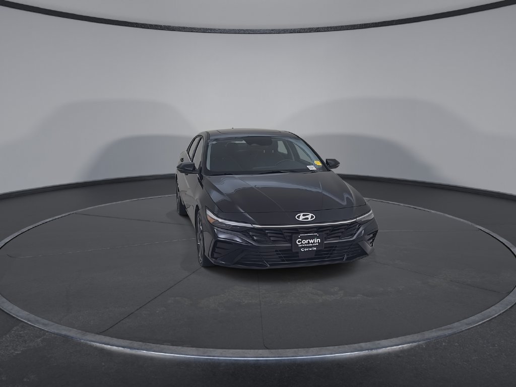 Used 2025 Hyundai Elantra Limited FWD image 4