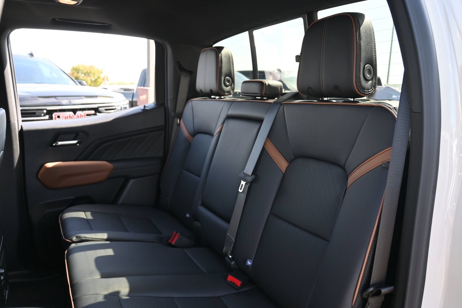 New 2026 GMC Canyon AT4 w/ Technology Plus Package AWD/4WD image 20