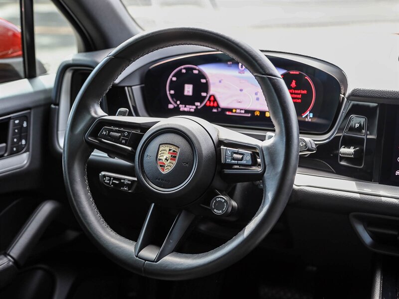 Used 2024 Porsche Cayenne AWD/4WD image 19