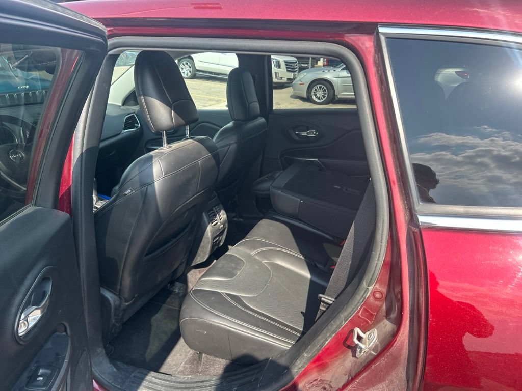 Used 2019 Jeep Cherokee Limited w/ Technology Group AWD/4WD image 11