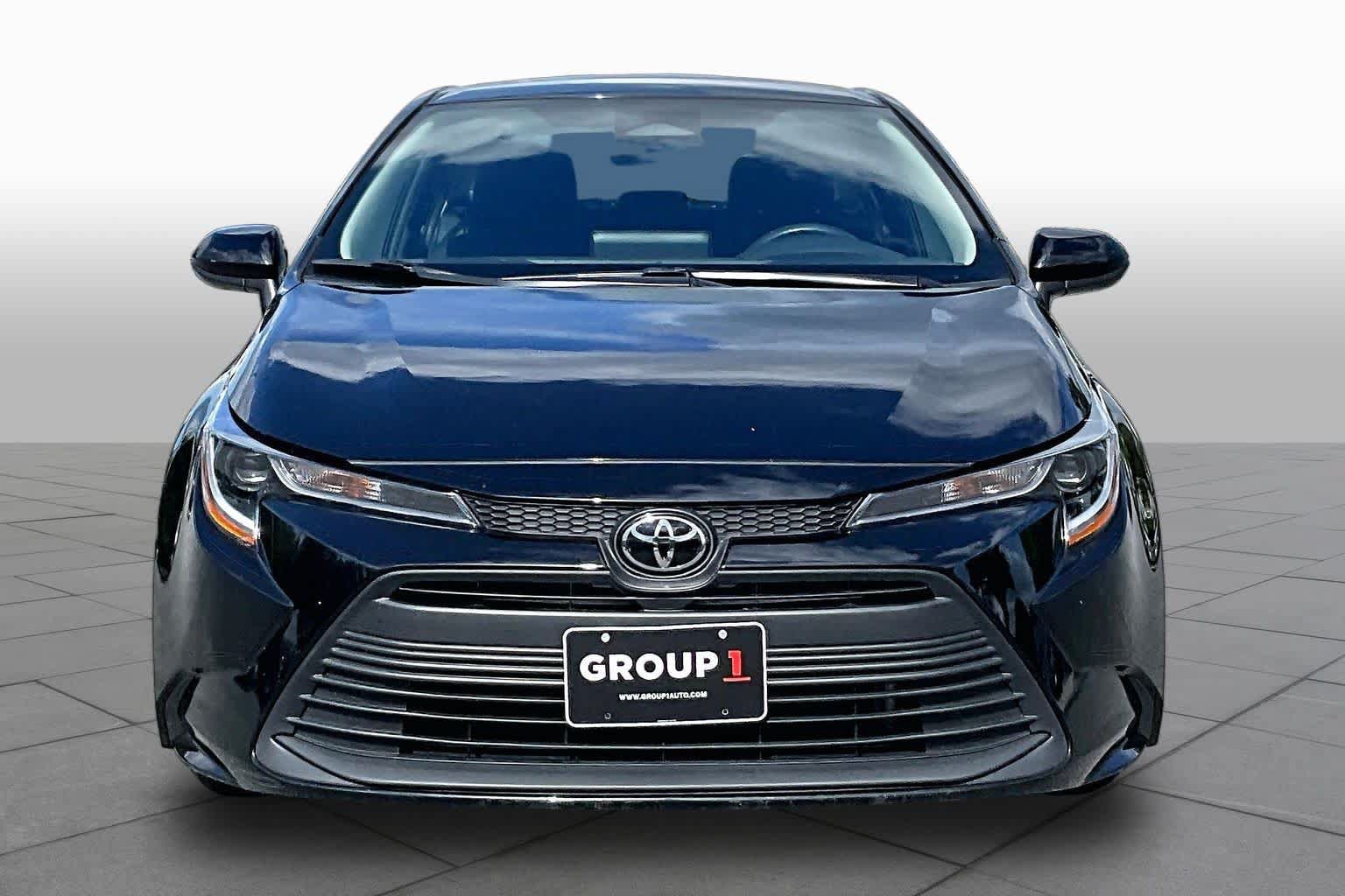 Used 2025 Toyota Corolla LE FWD image 4