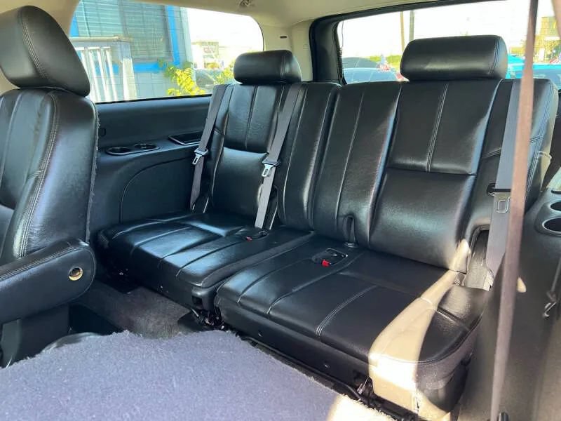 Used 2008 Chevrolet Suburban LT w/ LT Preferred Equipment Group RWD image 12