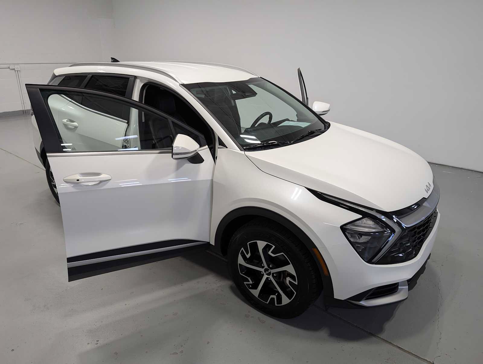 Used 2023 Kia Sportage EX AWD/4WD image 16